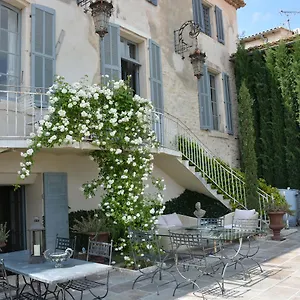 Le Petit Chateau Bed & Breakfast